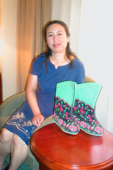 Maker of traditional ethnic shoes from Hohhot, Inner Mongolia